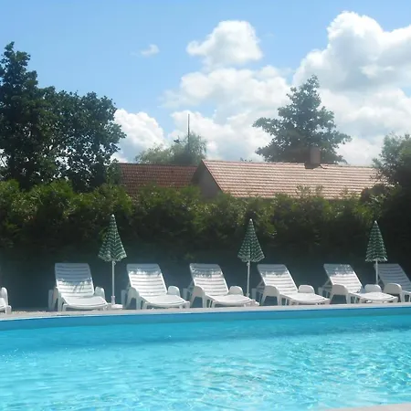 Ferienhaus Mit Pool Fur 7 Personen Direkt Am See Nyaraló Balatonmáriafürdő