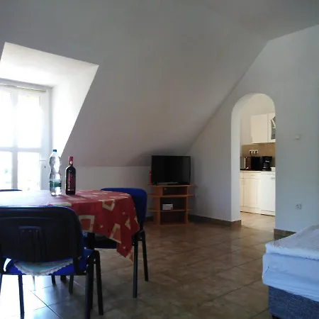Ferienhaus Mit Pool Fur 7 Personen Direkt Am See Casa vacanze Balatonmáriafürdő