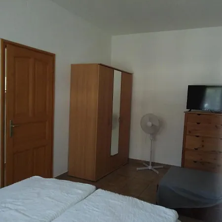 Casa vacanze Ferienhaus Mit Pool Fur 7 Personen Direkt Am See Balatonmáriafürdő