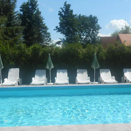 Casa vacanze Ferienhaus Mit Pool Fur 7 Personen Direkt Am See