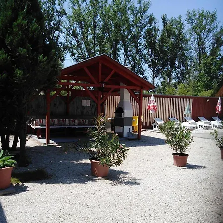 Ferienhaus Mit Pool Fur 7 Personen Direkt Am See Casa vacanze *